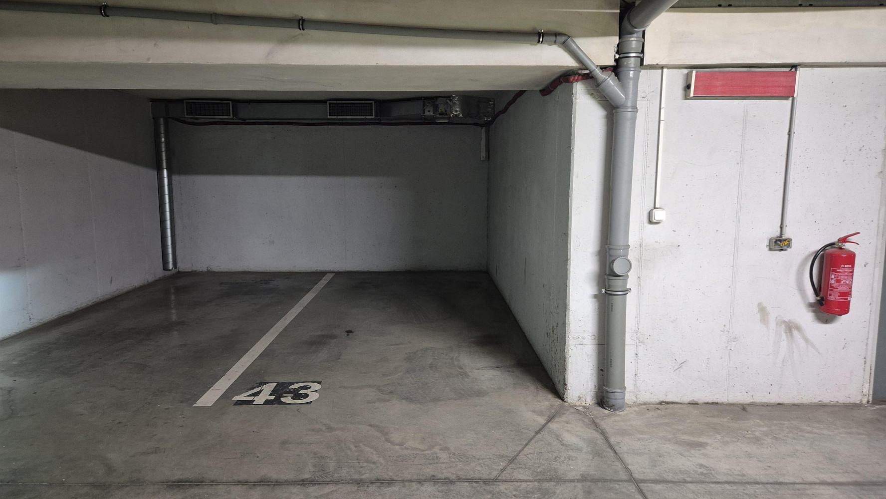 Pronájem garážového stání 13 m² – 500 m na metro, praha 9 — photo 4