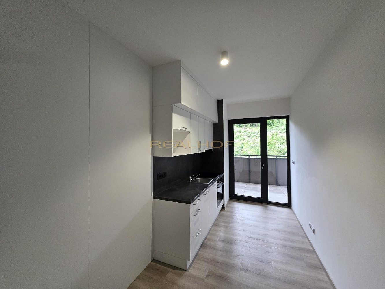 Pronájem bytu 1+1 39 m² — photo 2