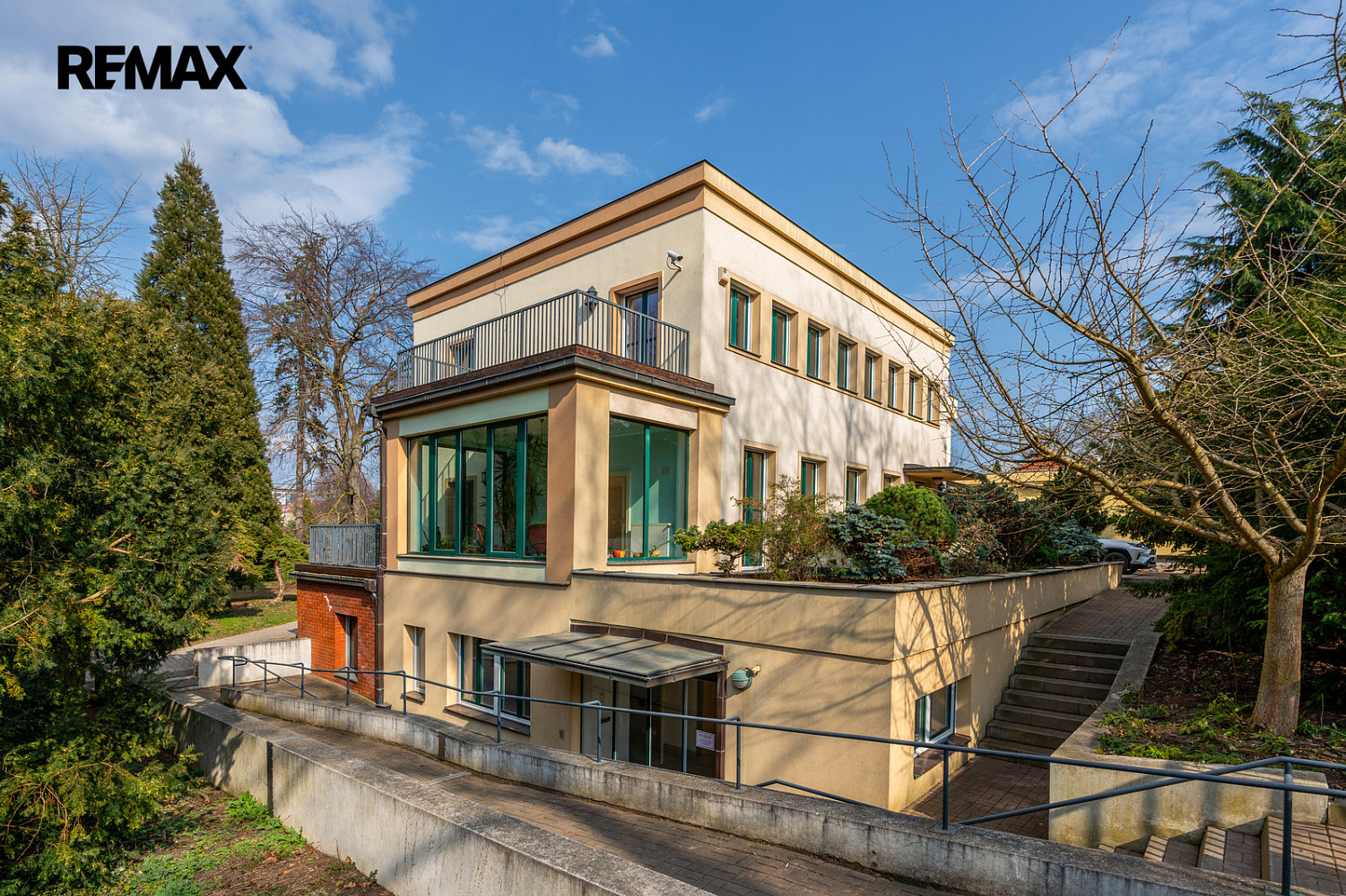 Prodej nájemního domu, činžáku 675 m²