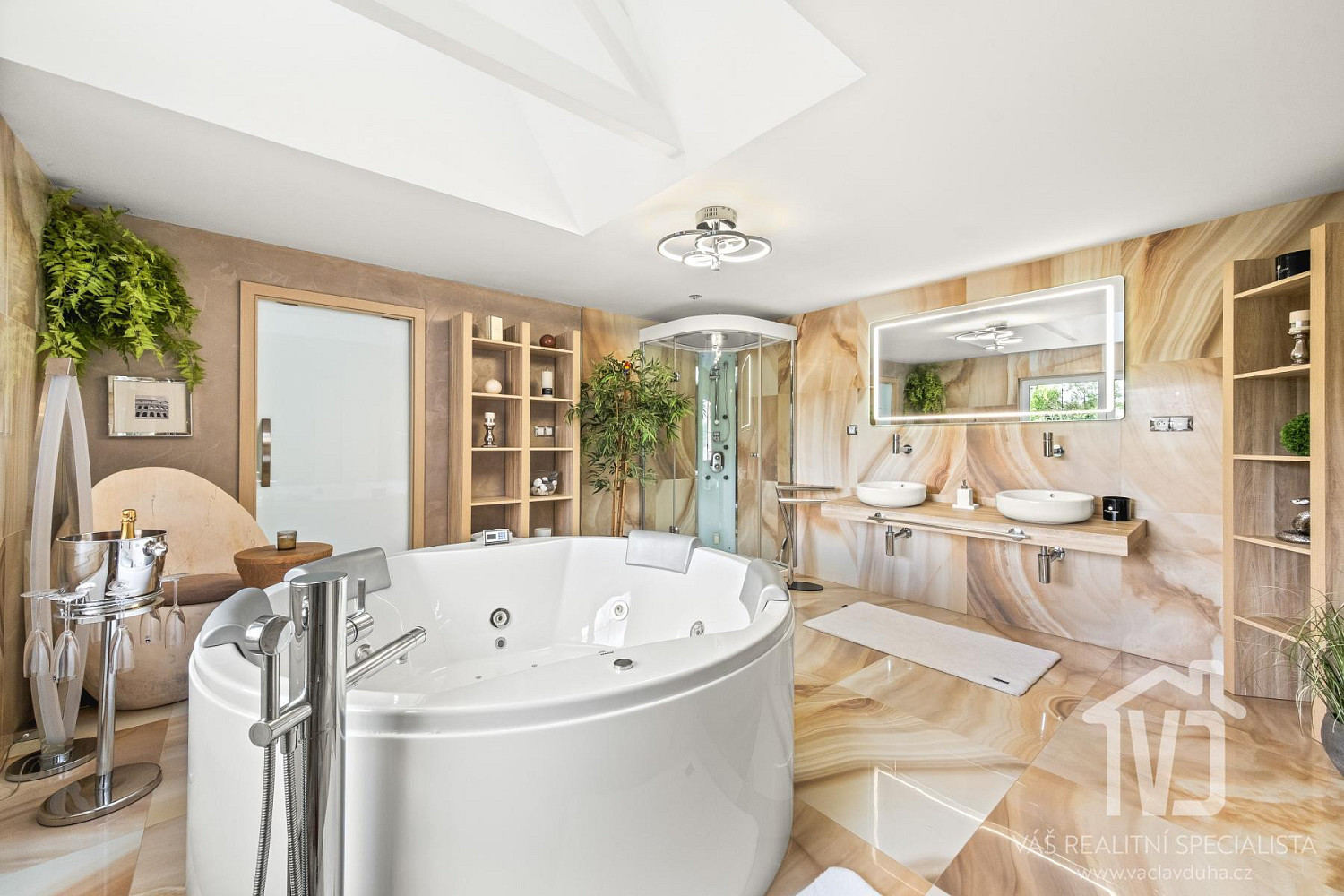 Prodej domu 337 m² s pozemkem 730 m² – fotografie 3