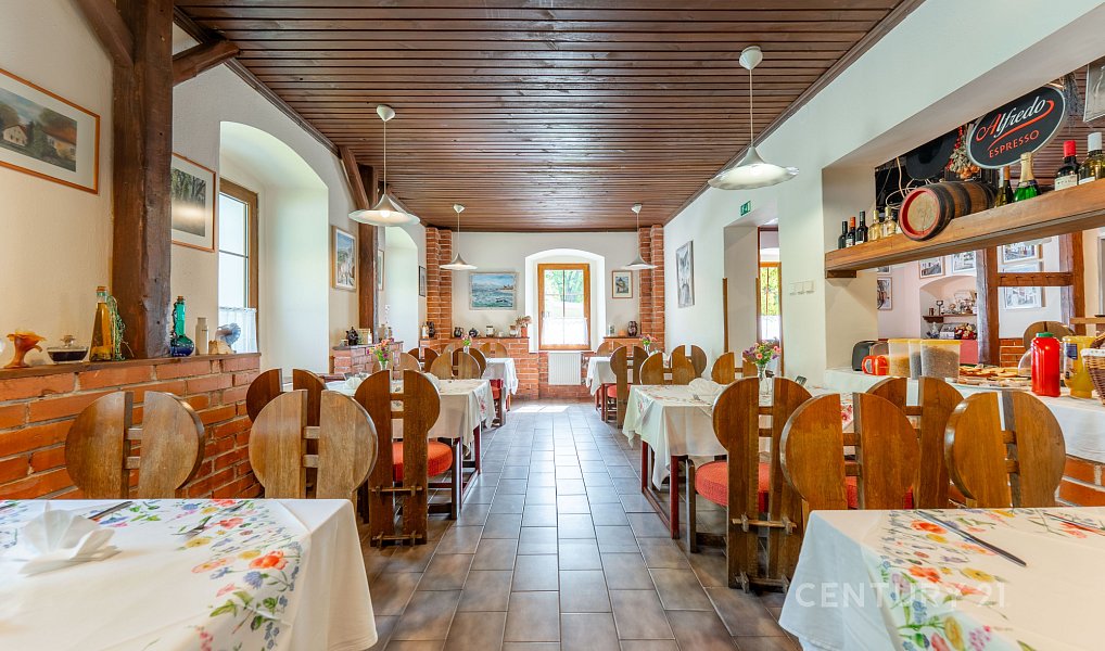 Prodej ubytovacího objektu 430 m², Jesenice – náhled fotky 4