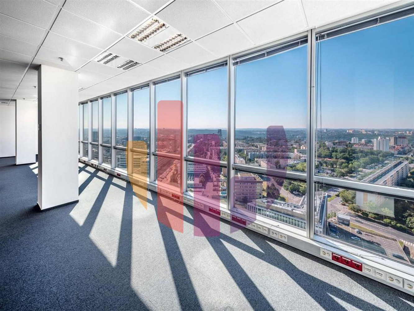 Pronájem kanceláře 289 m² — photo 3