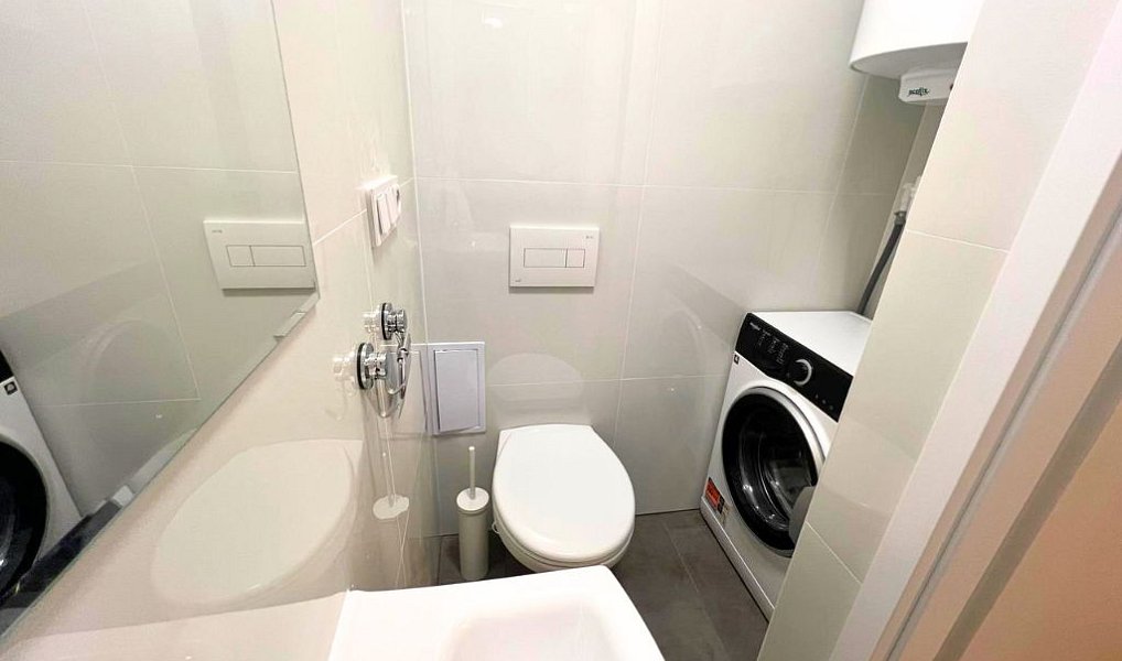 Pronájem bytu 1+kk 18 m², Hostivice – náhled fotky 9