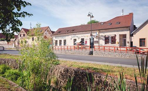 Prodej domu 884 m² s pozemkem 1 635 m², Božkovské náměstí, Plzeň - Božkov