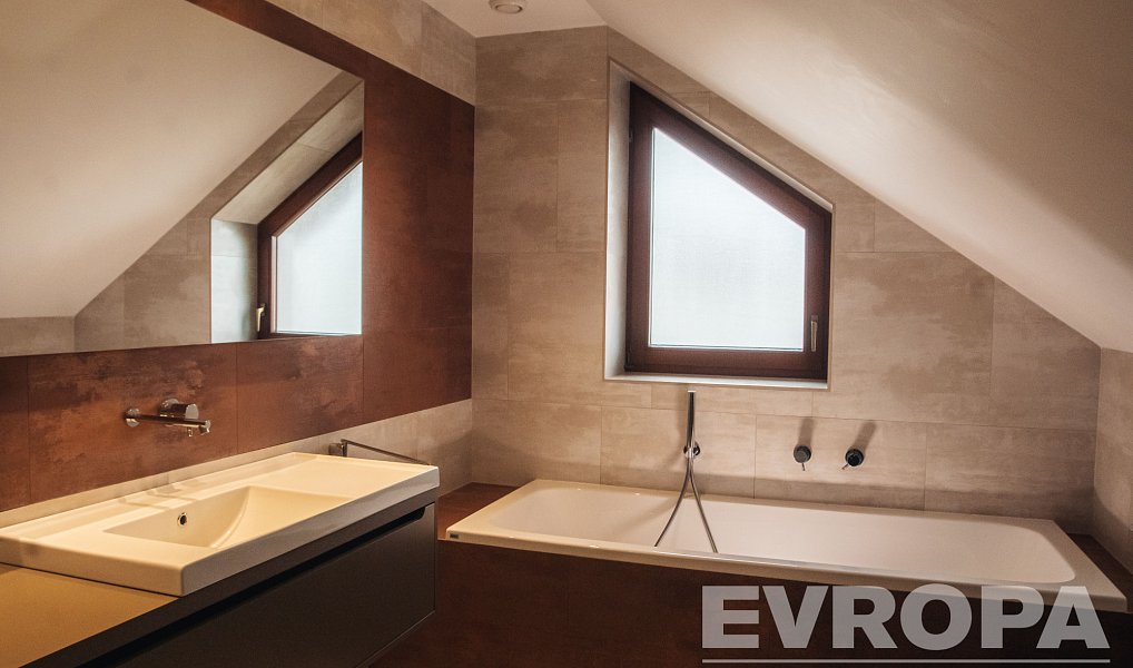 Prodej domu 226 m² s pozemkem 660 m², Pardubice – náhled fotky 13