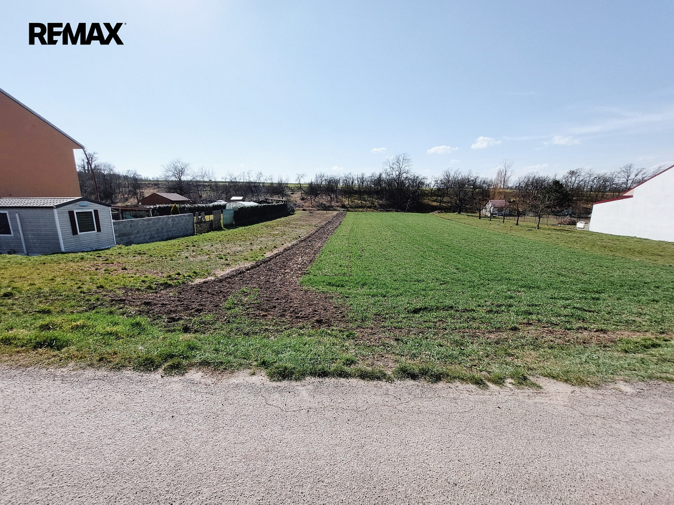 Prodej stavebního pozemku 842 m² – pohled 5