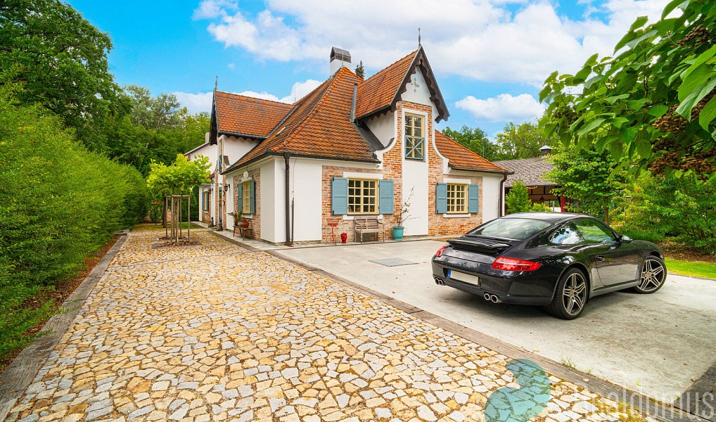 Prodej domu 360 m² s pozemkem 1 463 m², Hluboká nad Vltavou – náhled fotky 2