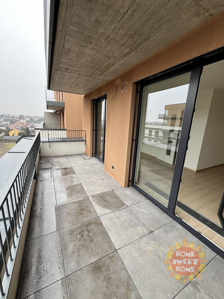Pronájem bytu 1+kk 31 m² — photo 2