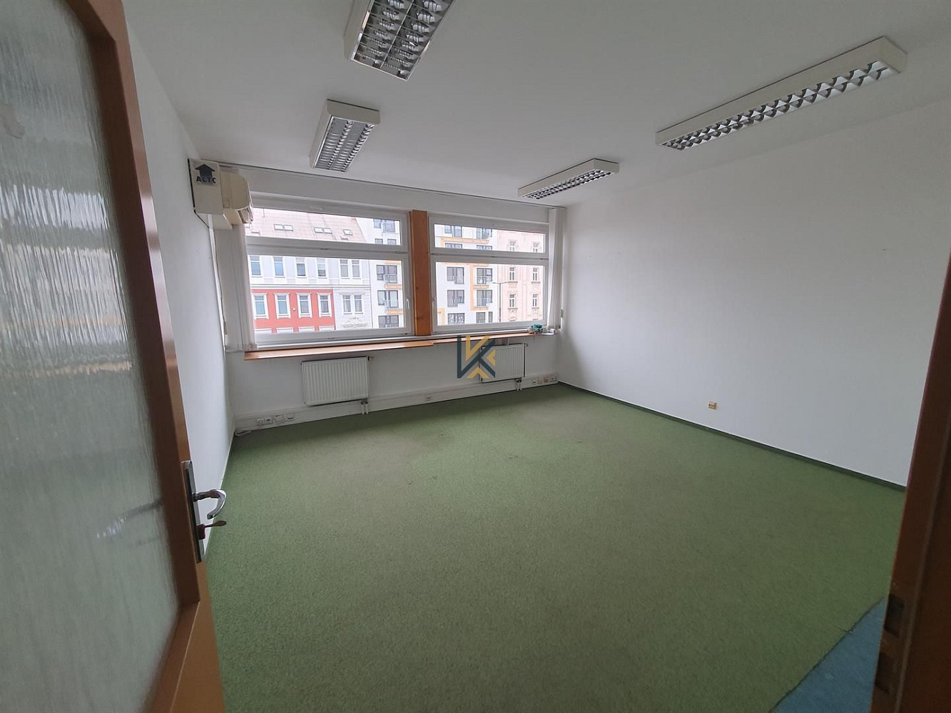 Pronájem kanceláře 270 m² – fotografie 4