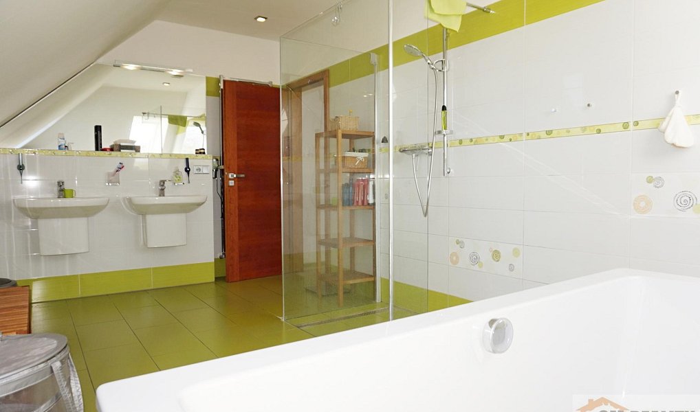 Prodej domu 197 m² s pozemkem 2 022 m², Mostkovice – náhled fotky 16
