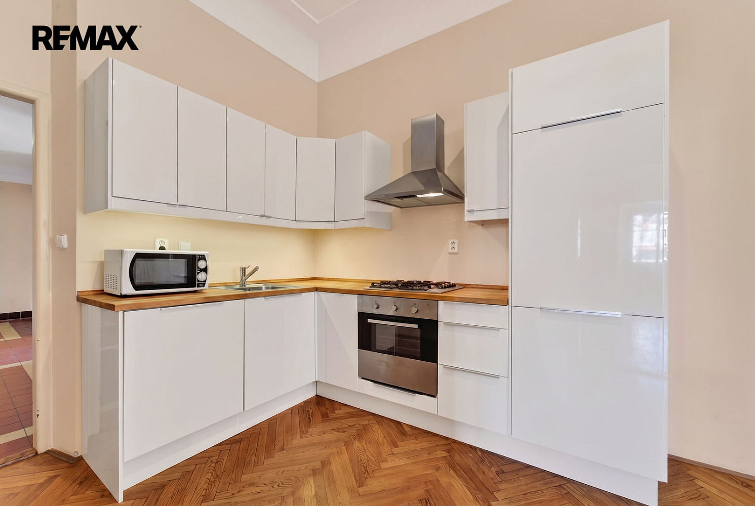 Pronájem kanceláře 130 m² – fotografie 4