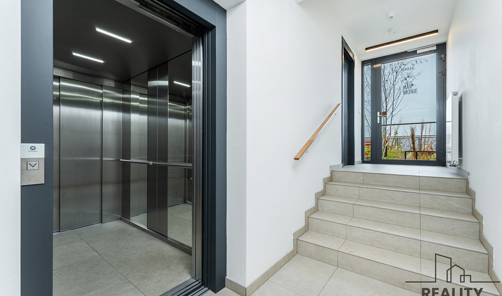 Prodej bytu 4+kk 85 m², Praha – náhled fotky 32