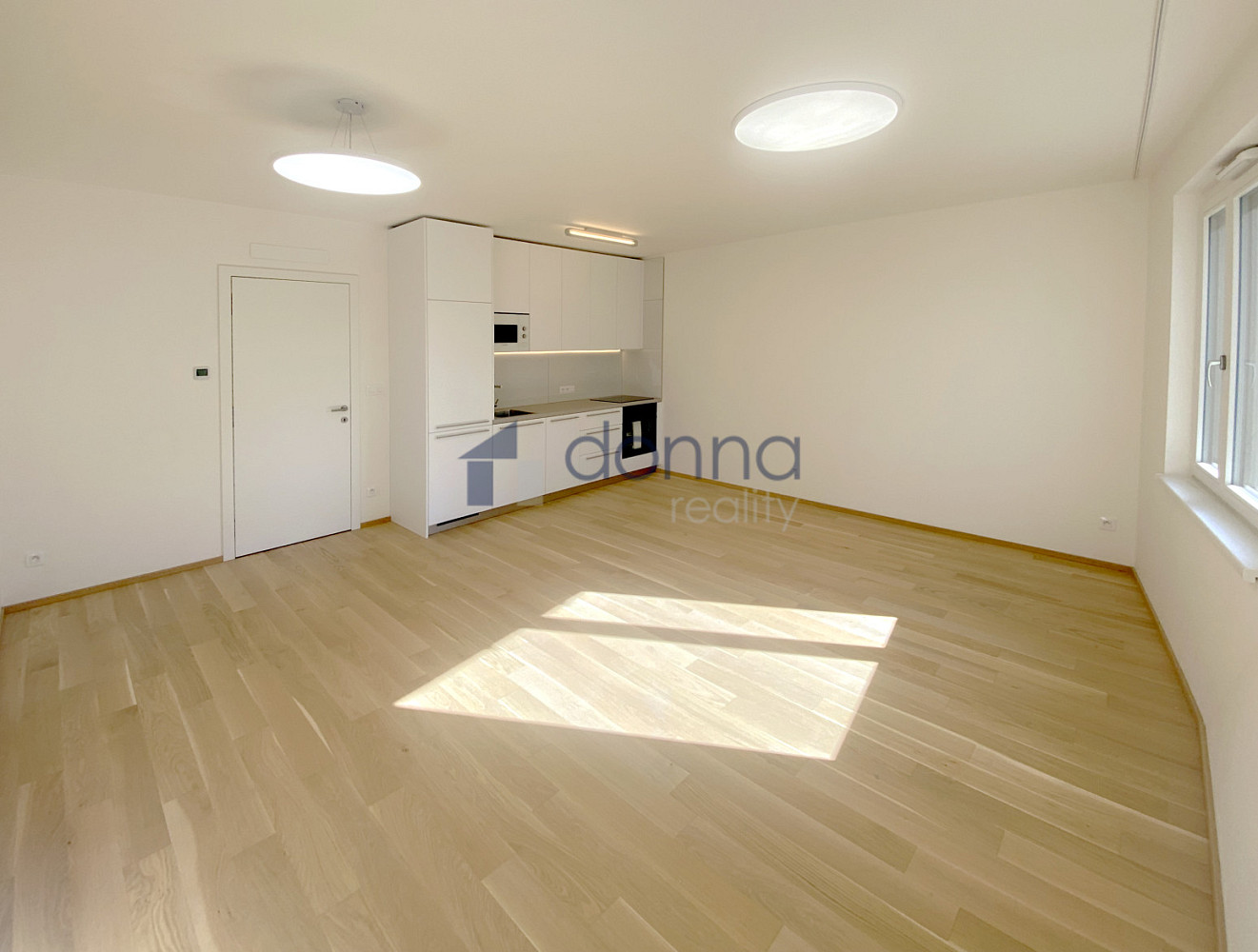 Pronájem bytu 1+kk 39 m² – fotografie 2
