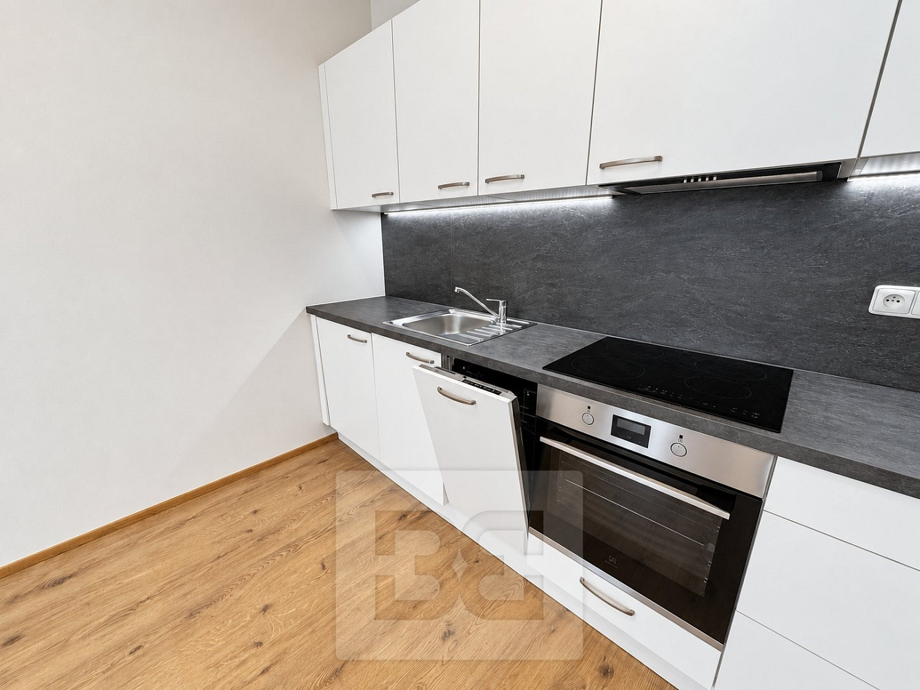 Pronájem bytu 2+kk 60 m² – fotografie 4