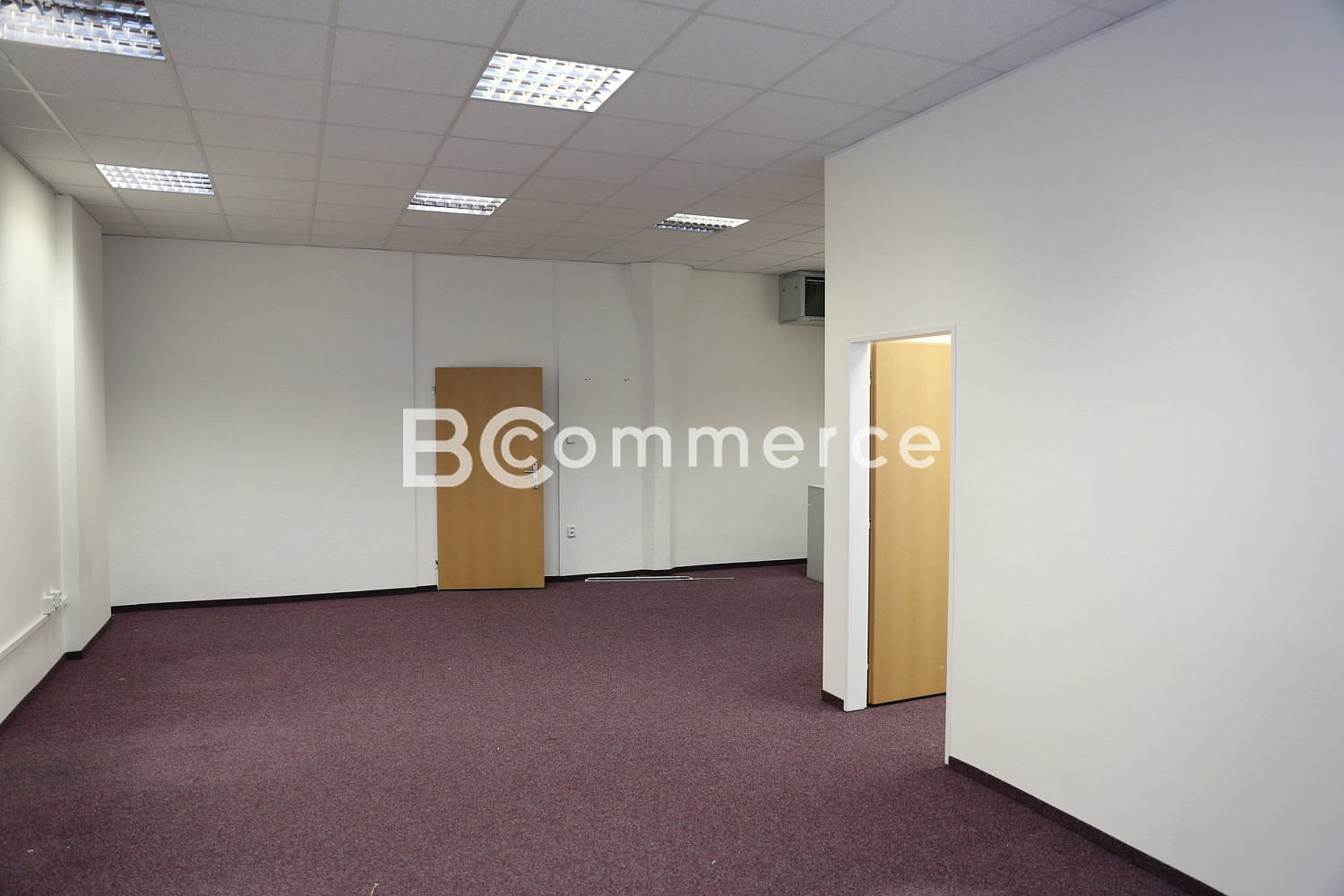 Pronájem kanceláře 58 m² – fotografie 2
