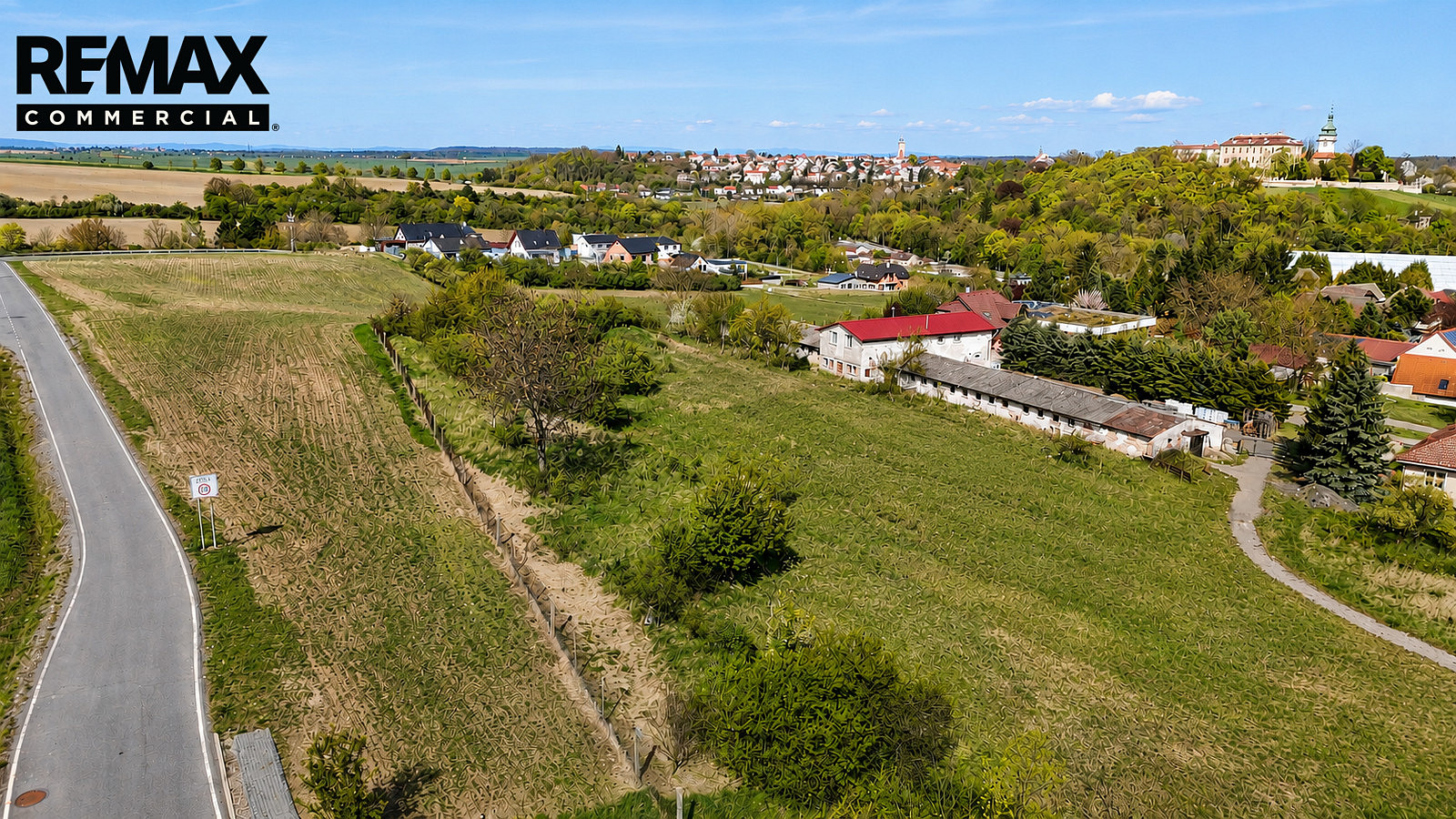 Prodej stavebního pozemku 880 m² – fotografie 3