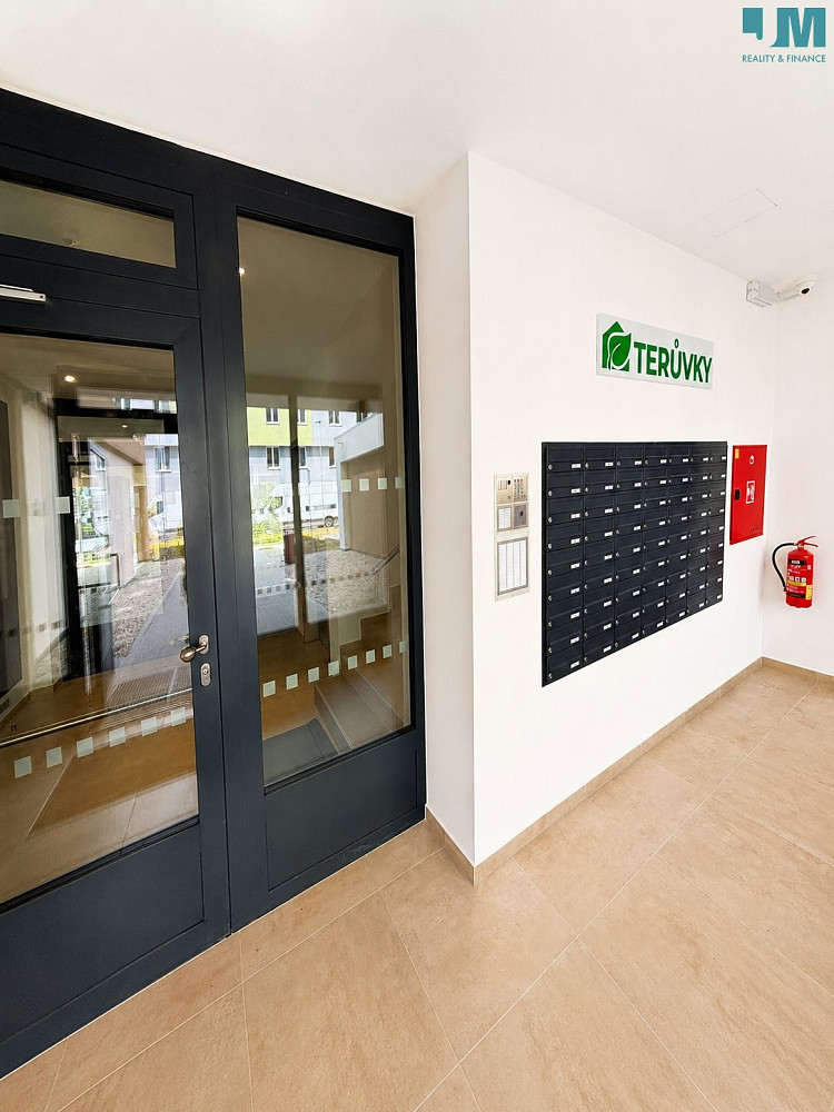 Pronájem bytu 3+kk 86 m² — photo 2