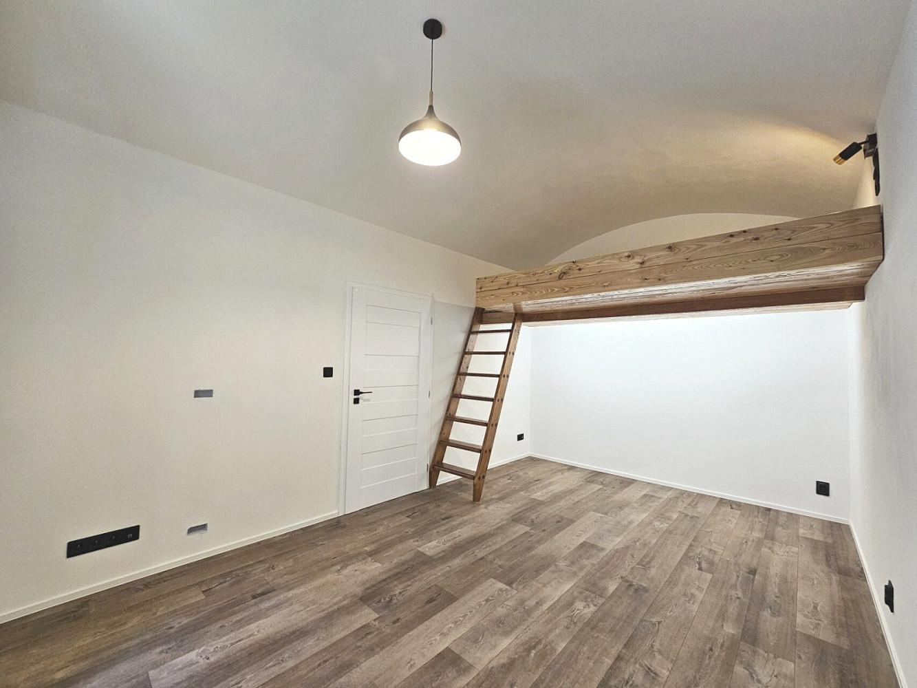 Pronájem bytu 1+1 35 m² – fotografie 4