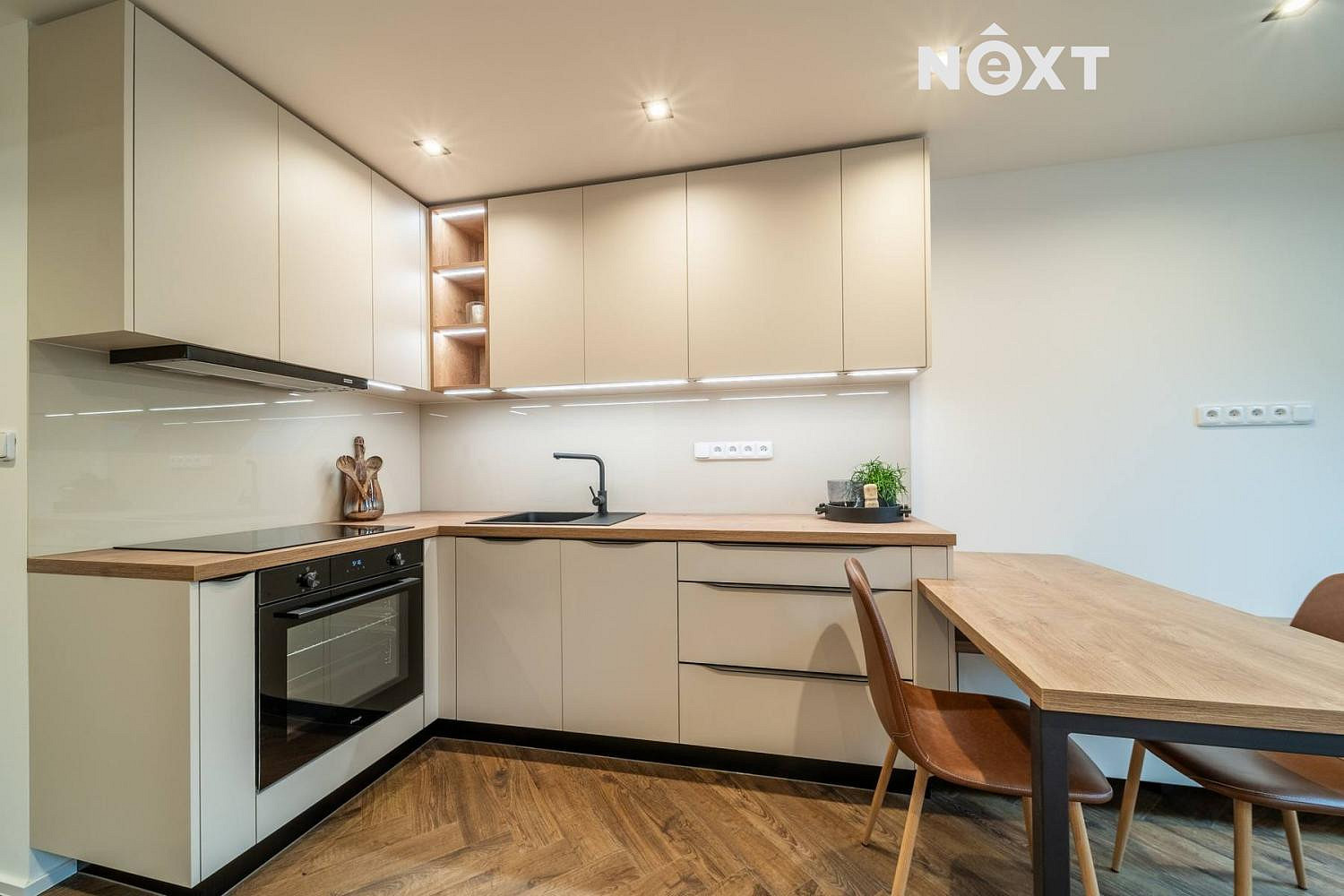 Pronájem bytu 2+kk 46 m² – pohled 2