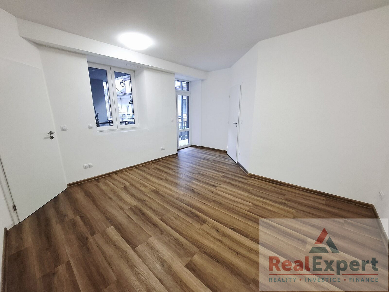 Pronájem bytu 2+kk 42 m² — photo 2