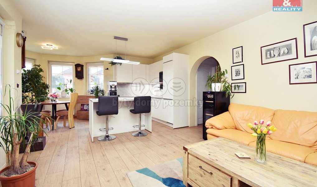 Prodej domu 200 m² s pozemkem 1 000 m², Měšice – náhled fotky 2
