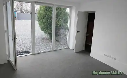 Pronájem výrobních prostor 1 000 m², Štěrboholská, Praha 10 - Hostivař