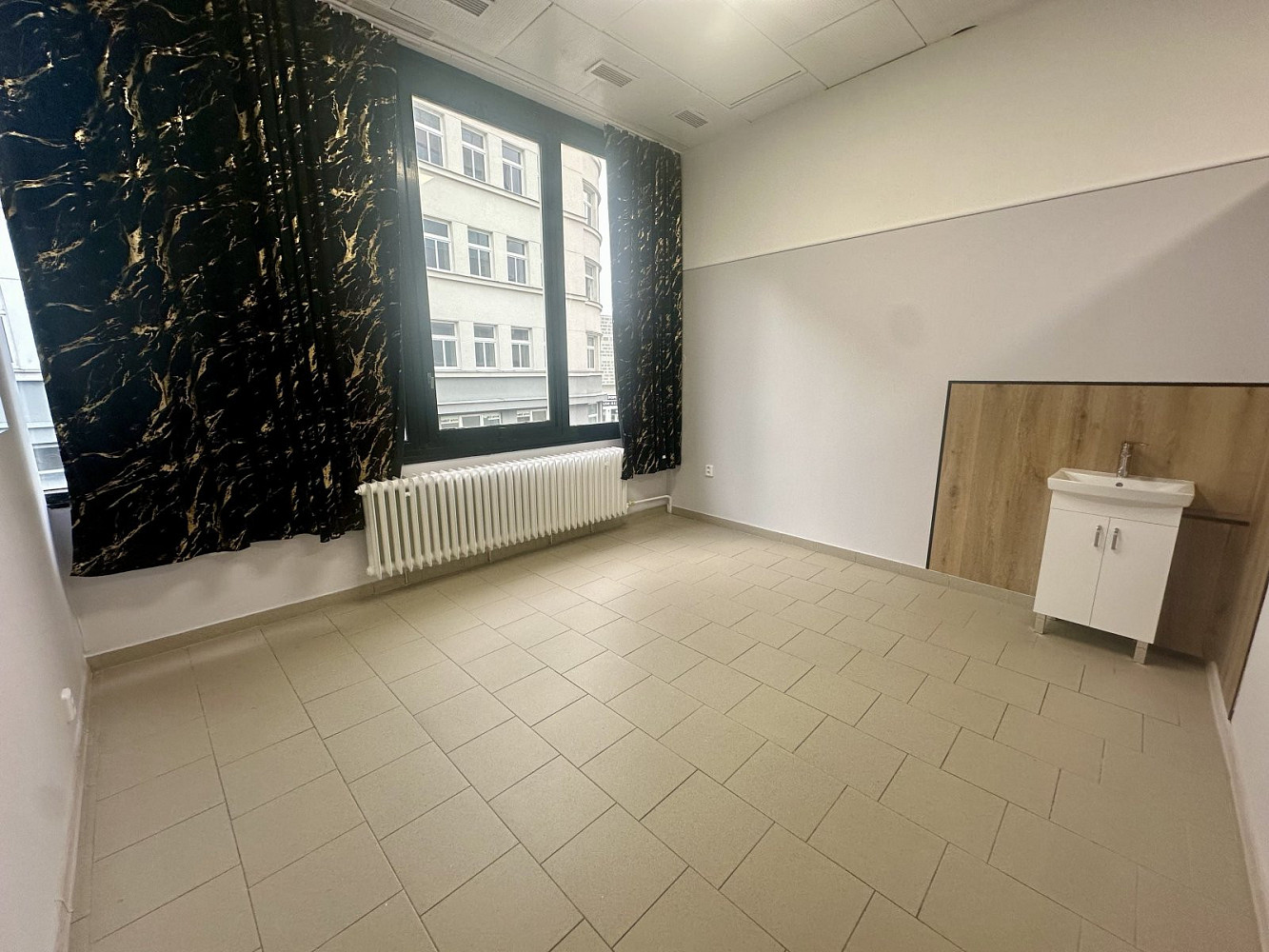 Pronájem obchodních prostor 18 m²