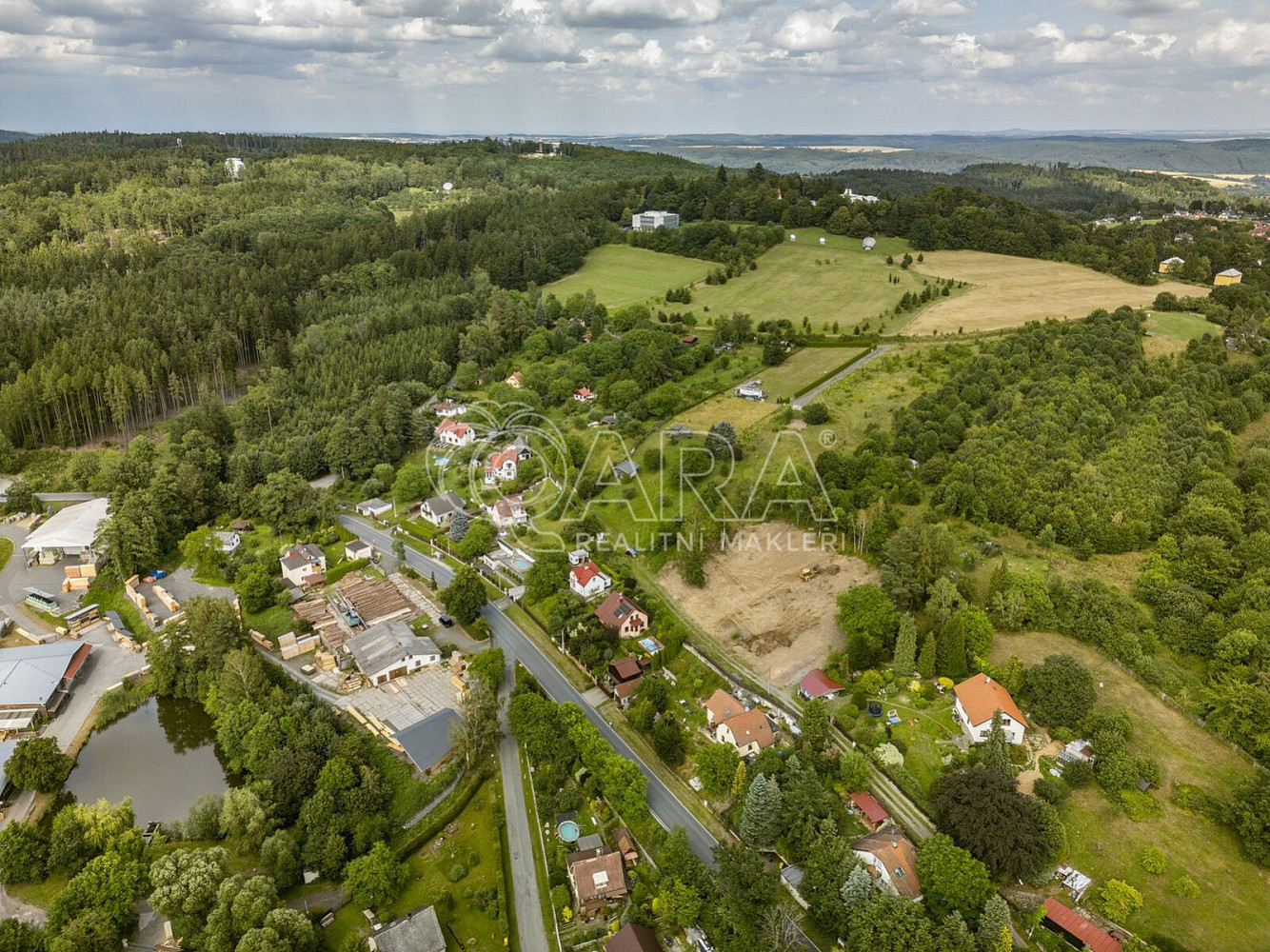 Prodej stavebního pozemku 1 296 m² – fotografie 4