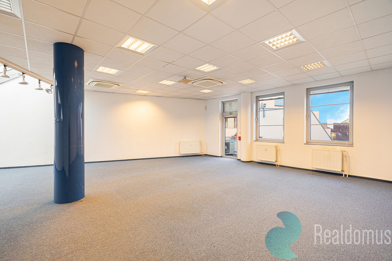 Pronájem kanceláře 378 m² — photo 2