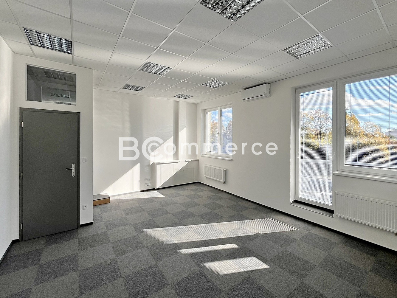 Pronájem kanceláře 61 m² — photo 2