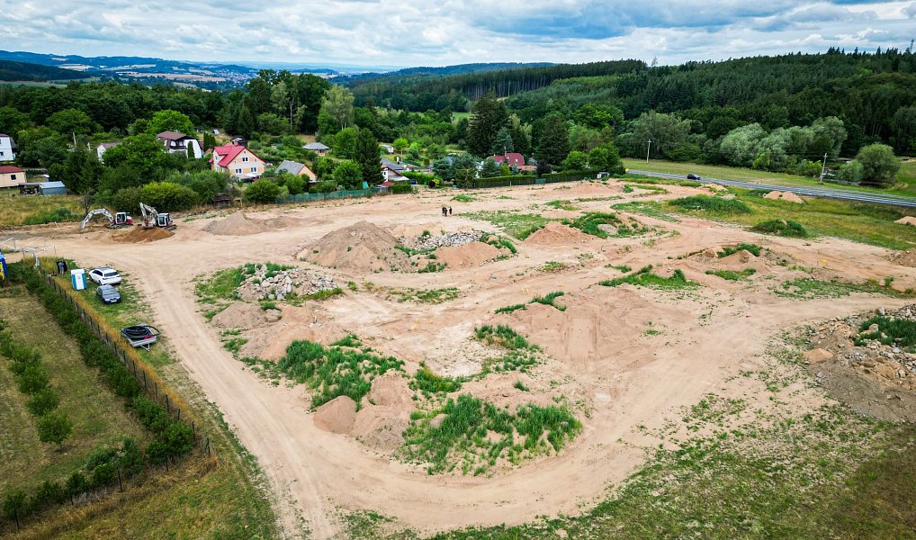 Prodej stavebního pozemku 909 m², Vojkov – náhled fotky 2