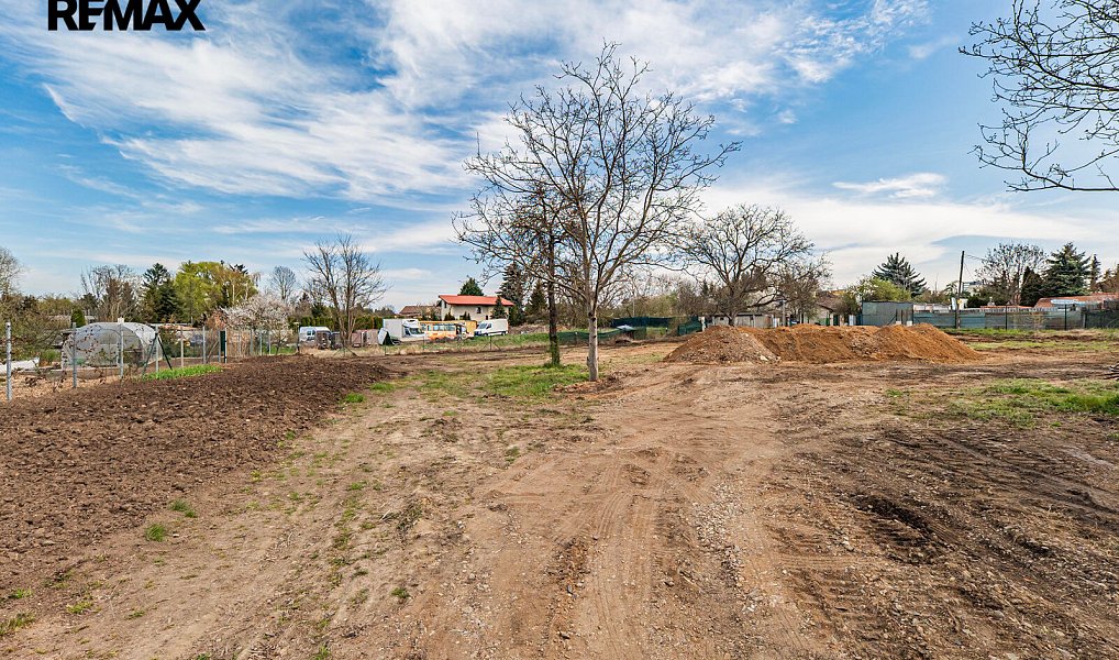 Prodej stavebního pozemku 1 120 m², Praha – náhled fotky 2