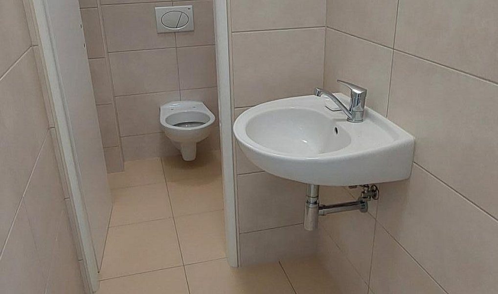 Pronájem obchodních prostor 147 m², Vsetín – náhled fotky 11