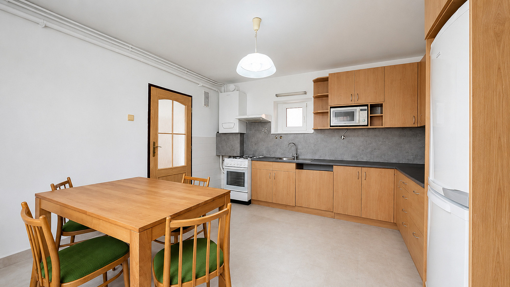 Pronájem domu 93 m² s pozemkem 93 m² — photo 2