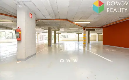 Pronájem širokého garážového parkovacího stání, Beroun, Nepilova, Beroun - Beroun-Město