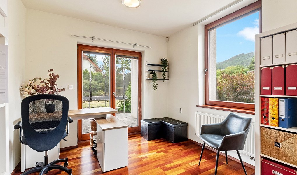 Prodej domu 246 m² s pozemkem 1 270 m², Beroun – náhled fotky 20