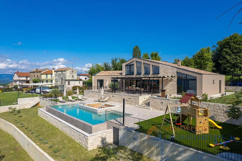 Prodej domu 230 m² s pozemkem 1 400 m² - Widok 3