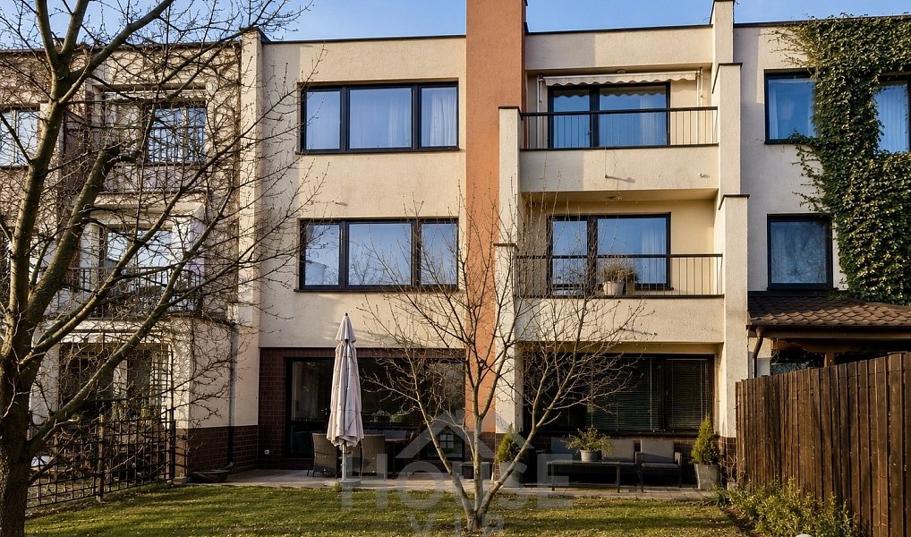 Prodej domu 280 m² s pozemkem 284 m², Praha – náhled fotky 2