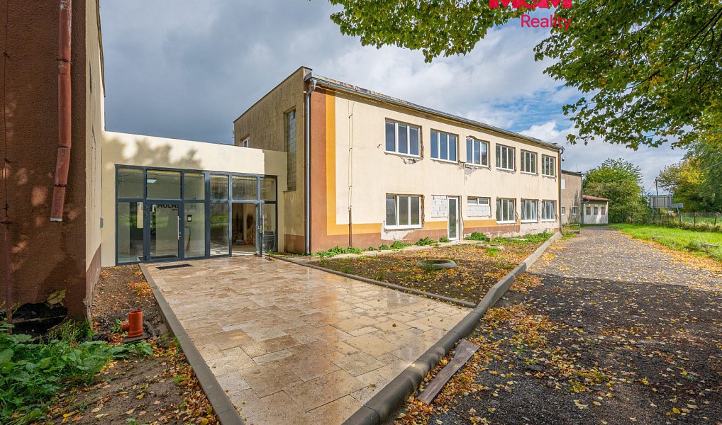 Pronájem komerčního prostoru, 850 m², Benešov, Miličín