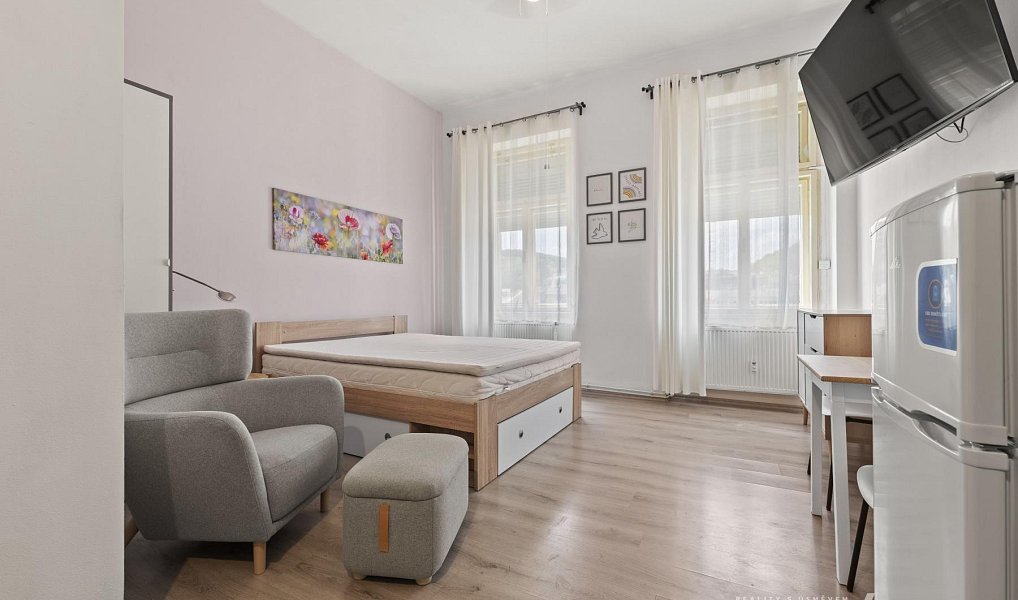 Pronájem bytu 1+kk, 28 m², Smíchov - Praha 5, Praha