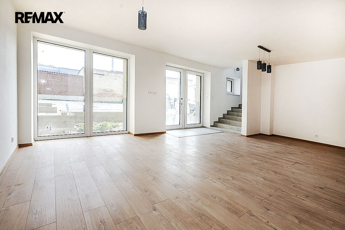 Pronájem bytu 3+kk 103 m² – fotografie 3