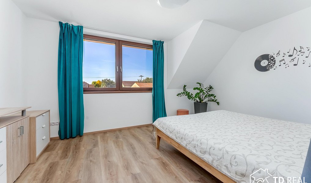 Prodej domu 207 m² s pozemkem 1 077 m², Syrovice – náhled fotky 28