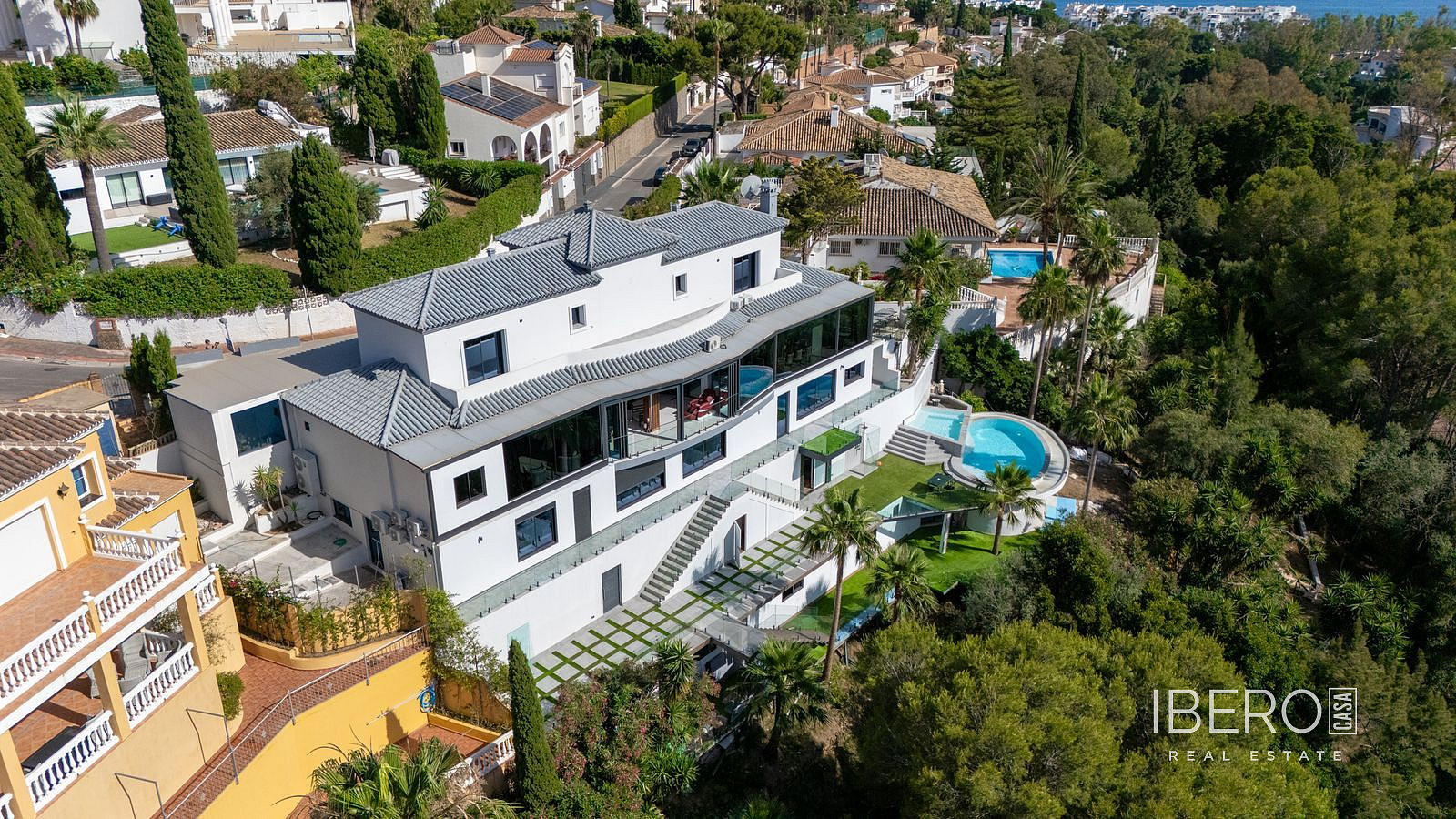 Prodej domu 587 m² s pozemkem 1 355 m²