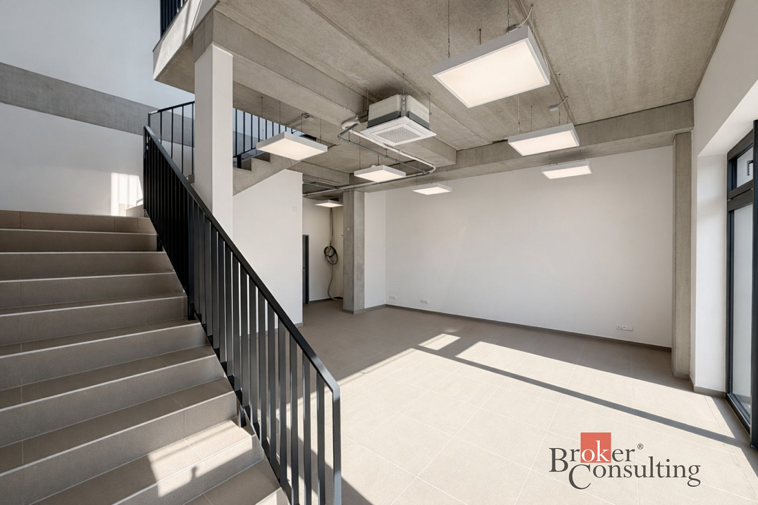 Pronájem kanceláře 444 m² – fotografie 3