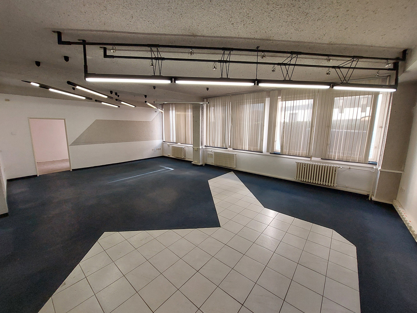 Pronájem obchodních prostor 56 m²