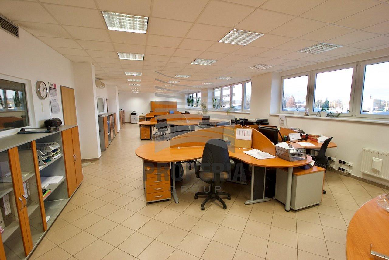 Pronájem kanceláře 290 m² – fotografie 4