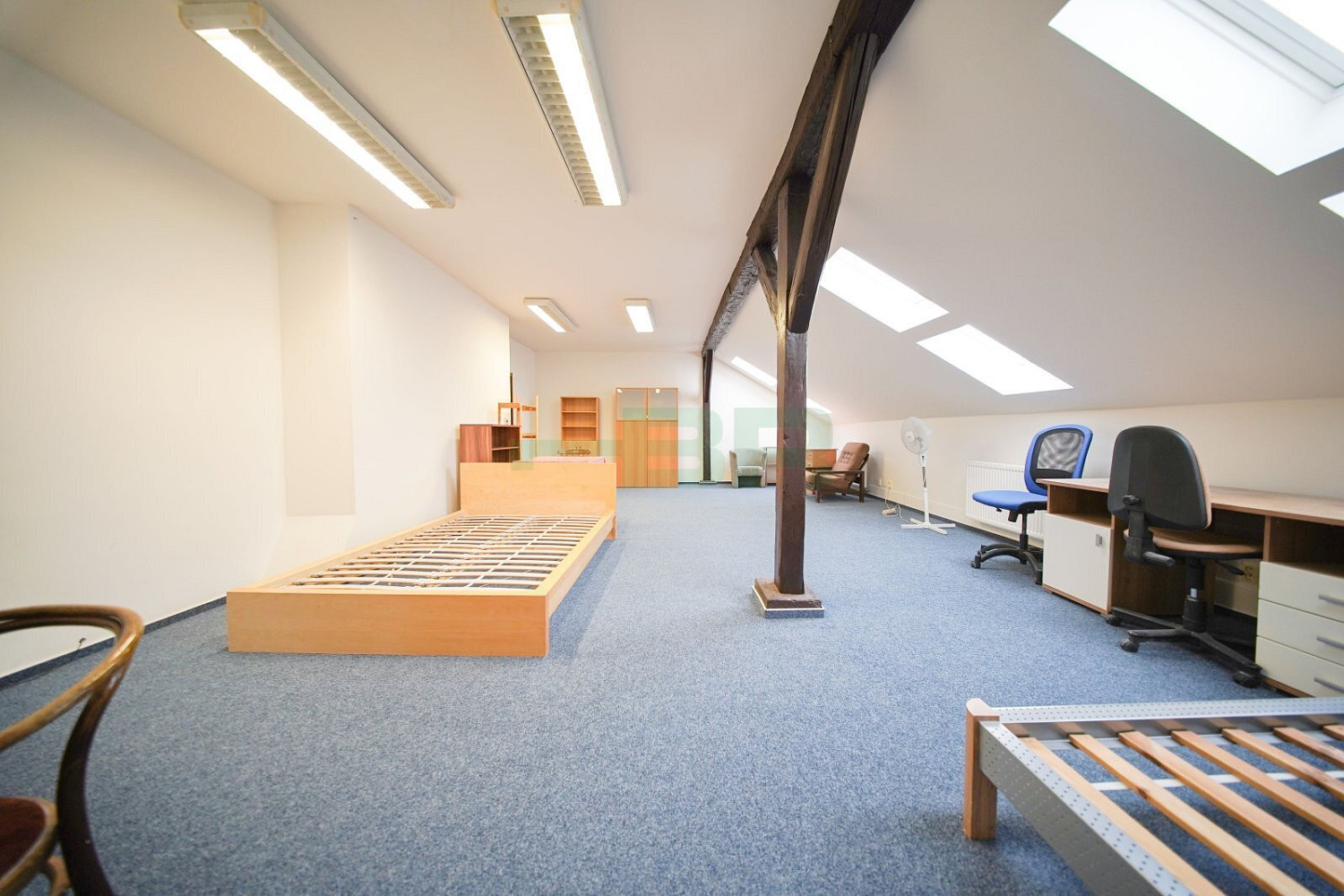 Pronájem kanceláře 77 m² – fotografie 2