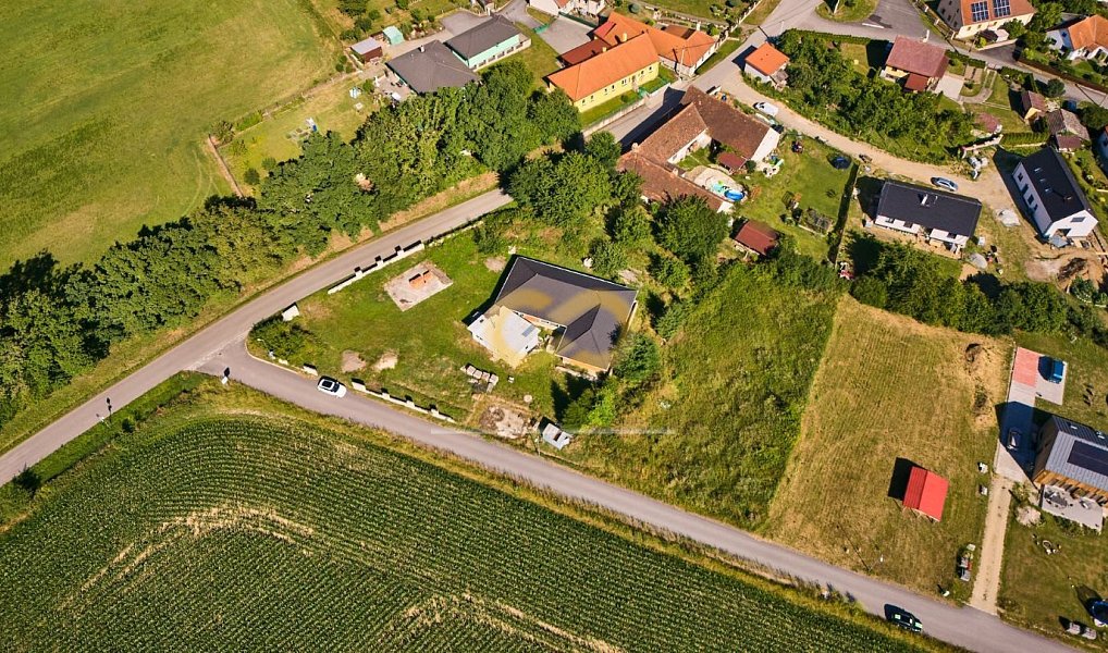 Prodej domu 180 m² s pozemkem 3 700 m², Chvalovice – náhled fotky 23