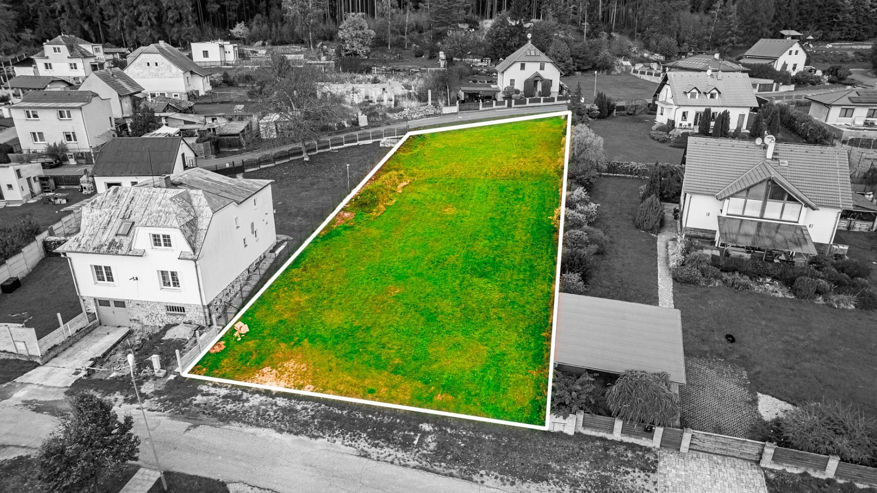 Prodej stavebního pozemku 1 352 m² – fotografie 2