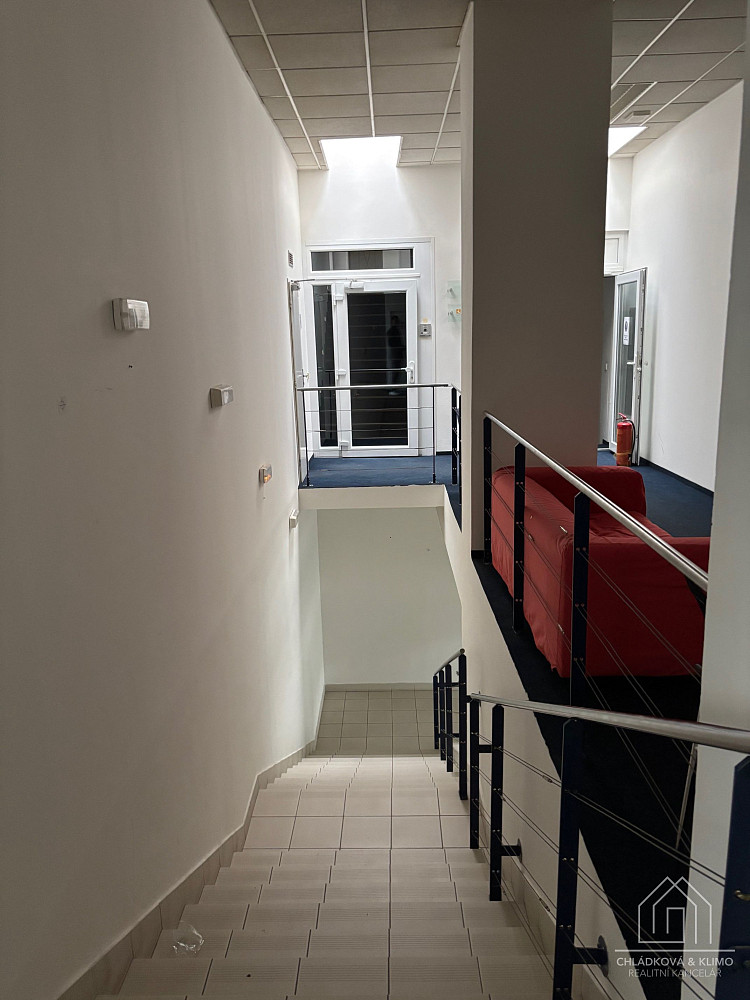 Prodej kanceláře 900 m² — photo 2